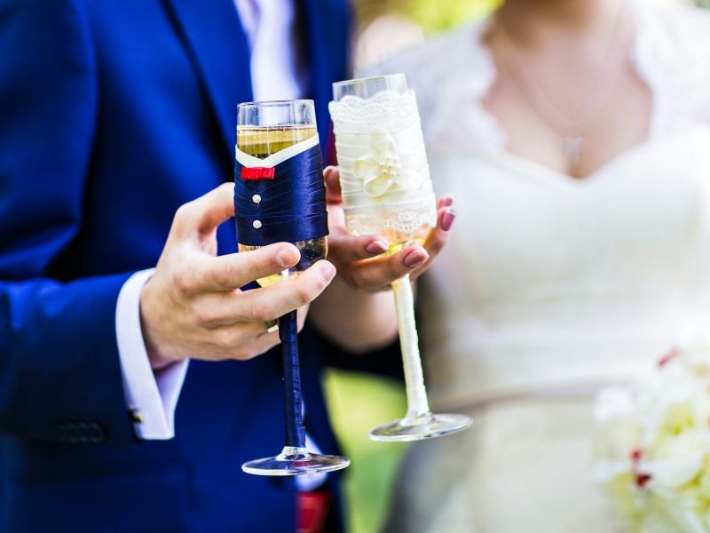 wedding couple with glasses